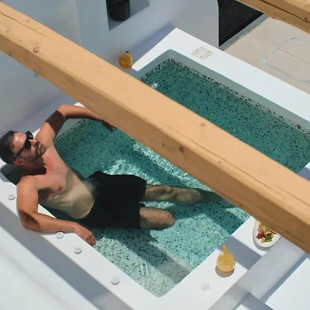 Alleys All-suite & Otel Pýrgos