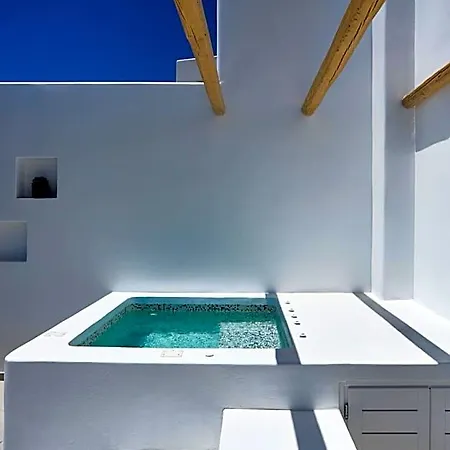 Alleys All-suite & Pýrgos