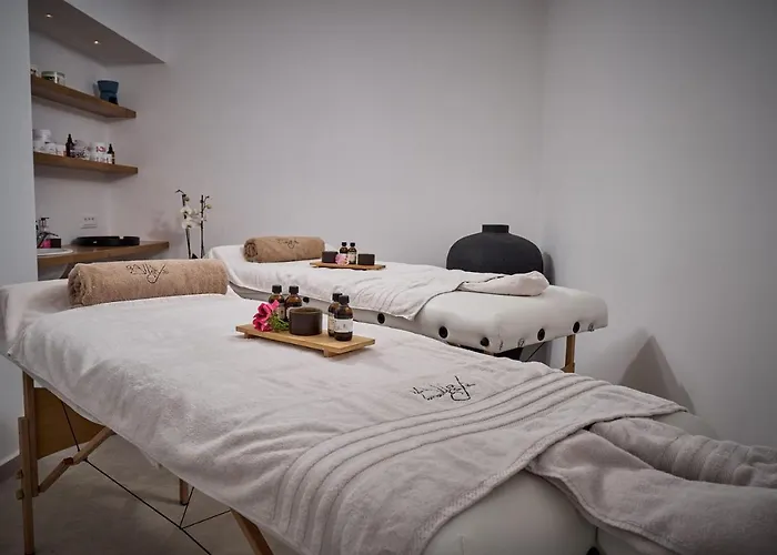 Alleys All-suite & Hotel Pýrgos